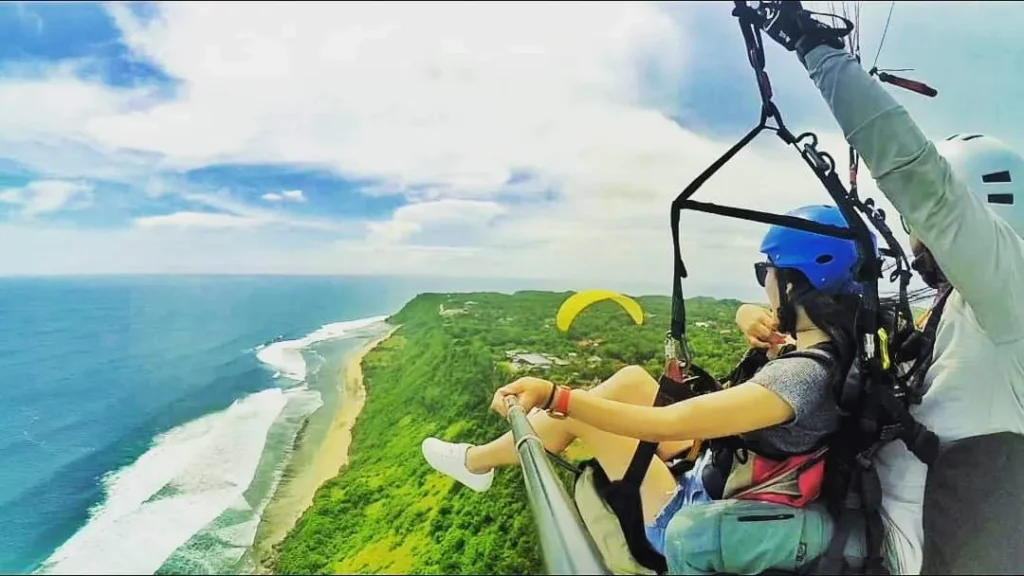 Tandem Paragliding uluwatu Bali