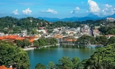 kandy lake in sri lanka